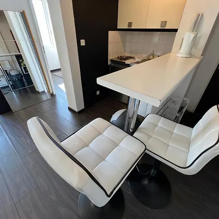 Le Saint-eloi Lägenhet